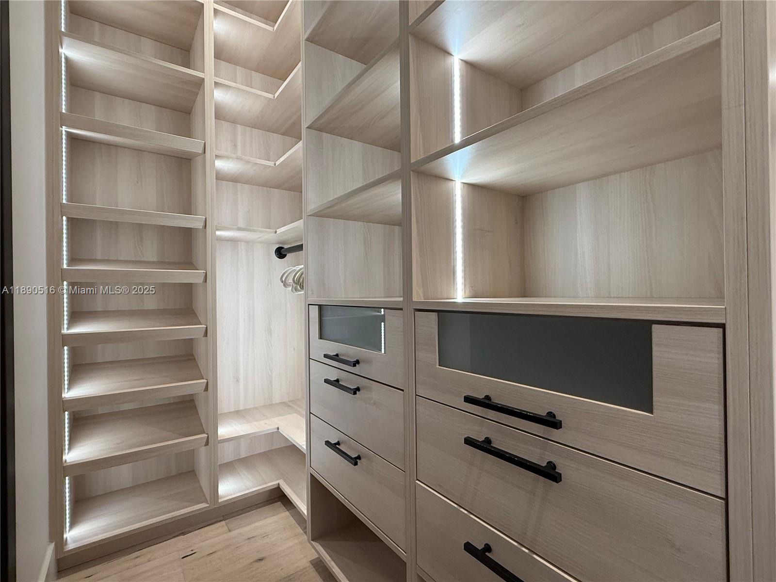 5501 Pine Tree Dr Miami Beach, FL 33140