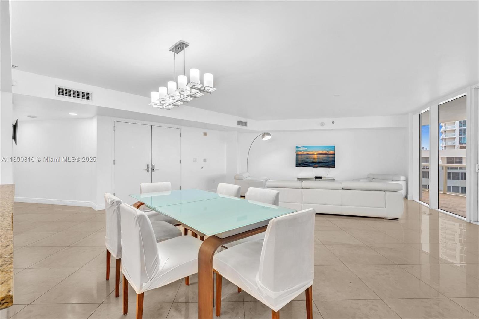 image Ocean Four Condo14