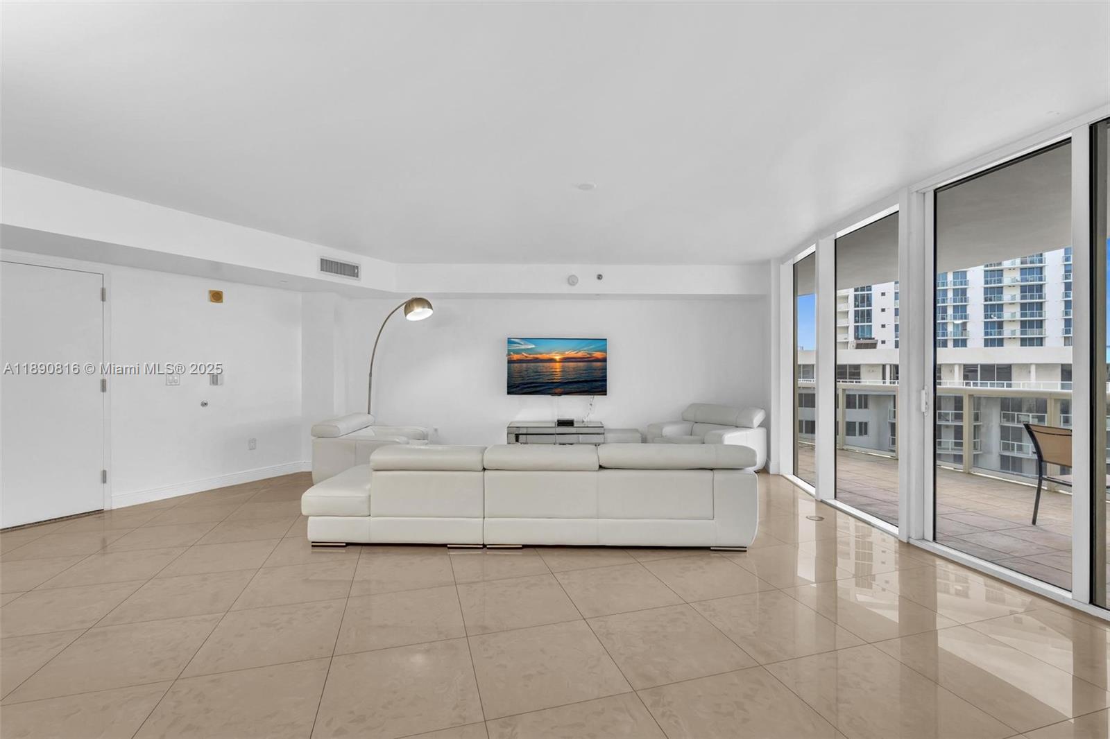 image Ocean Four Condo15