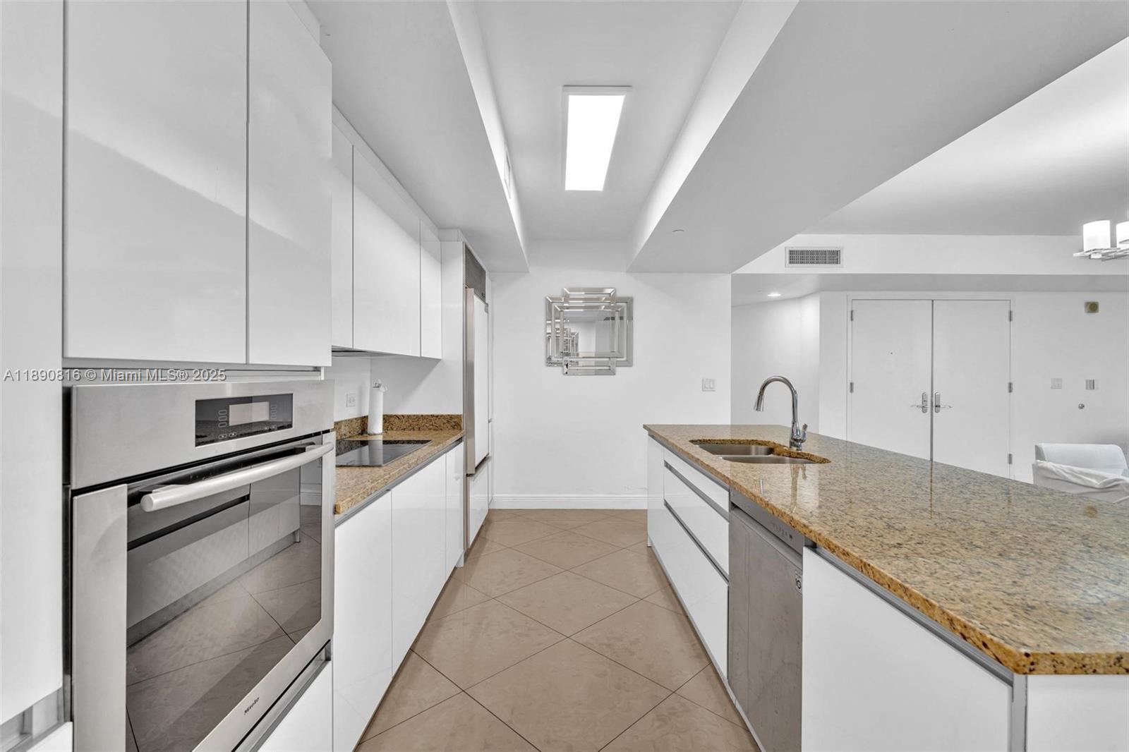 image Ocean Four Condo19