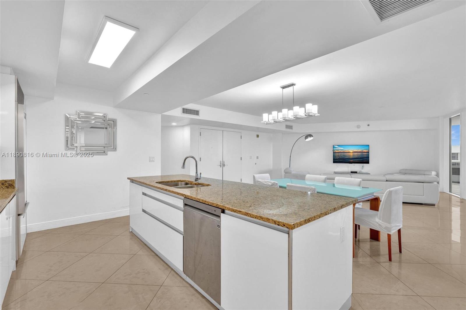 image Ocean Four Condo21