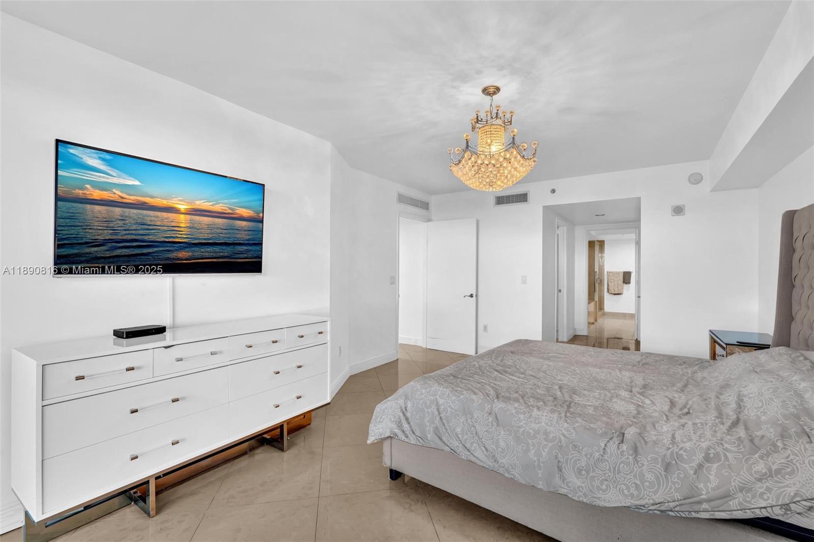image Ocean Four Condo26