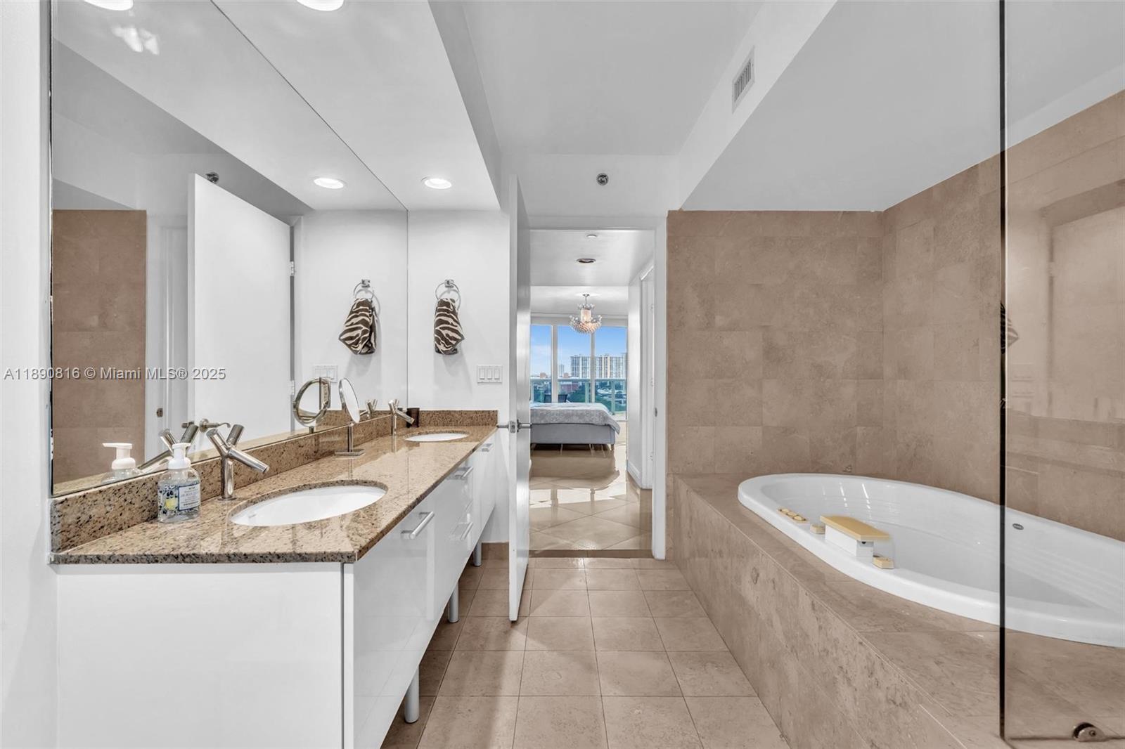 image Ocean Four Condo29