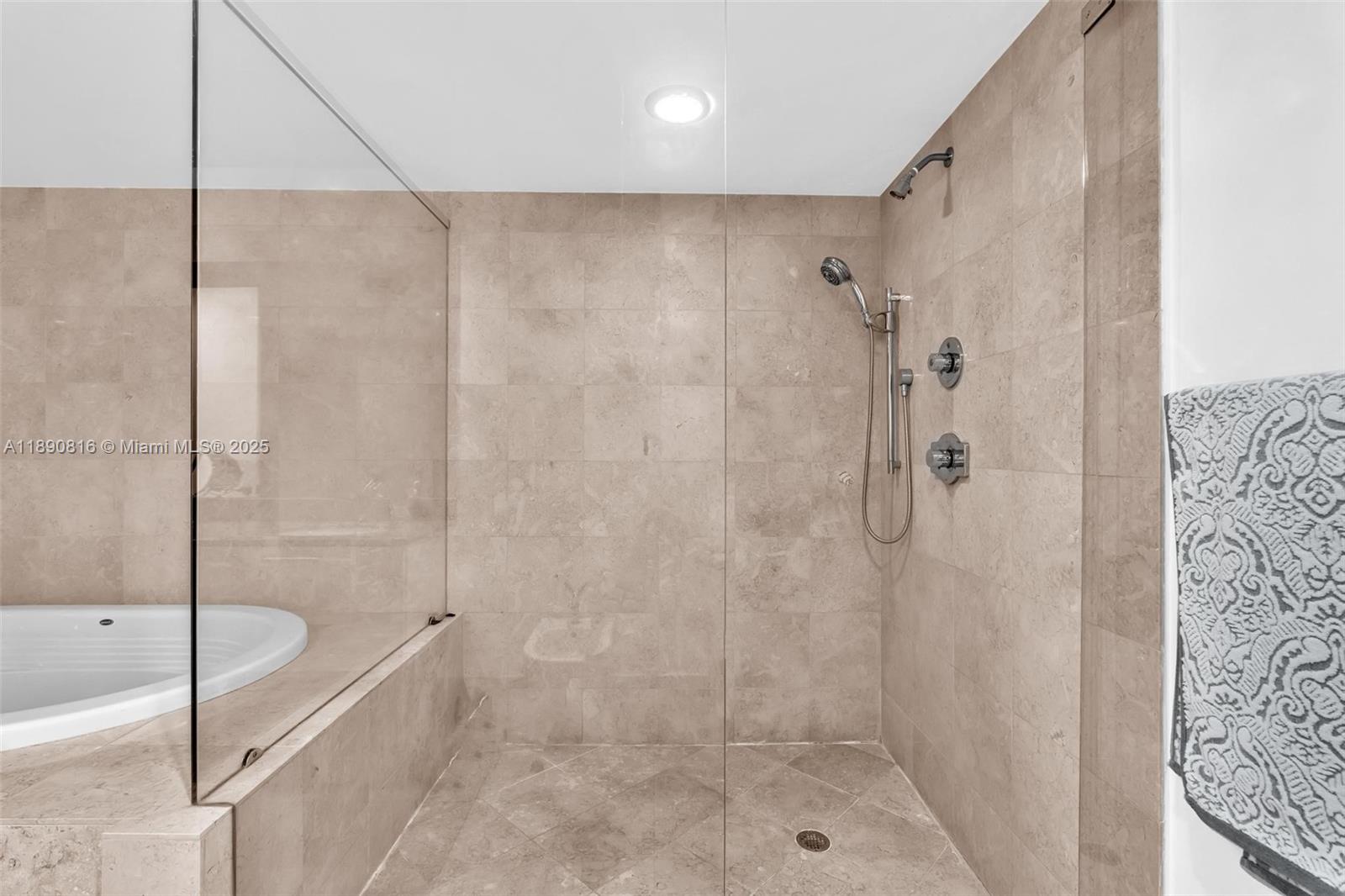 image Ocean Four Condo32