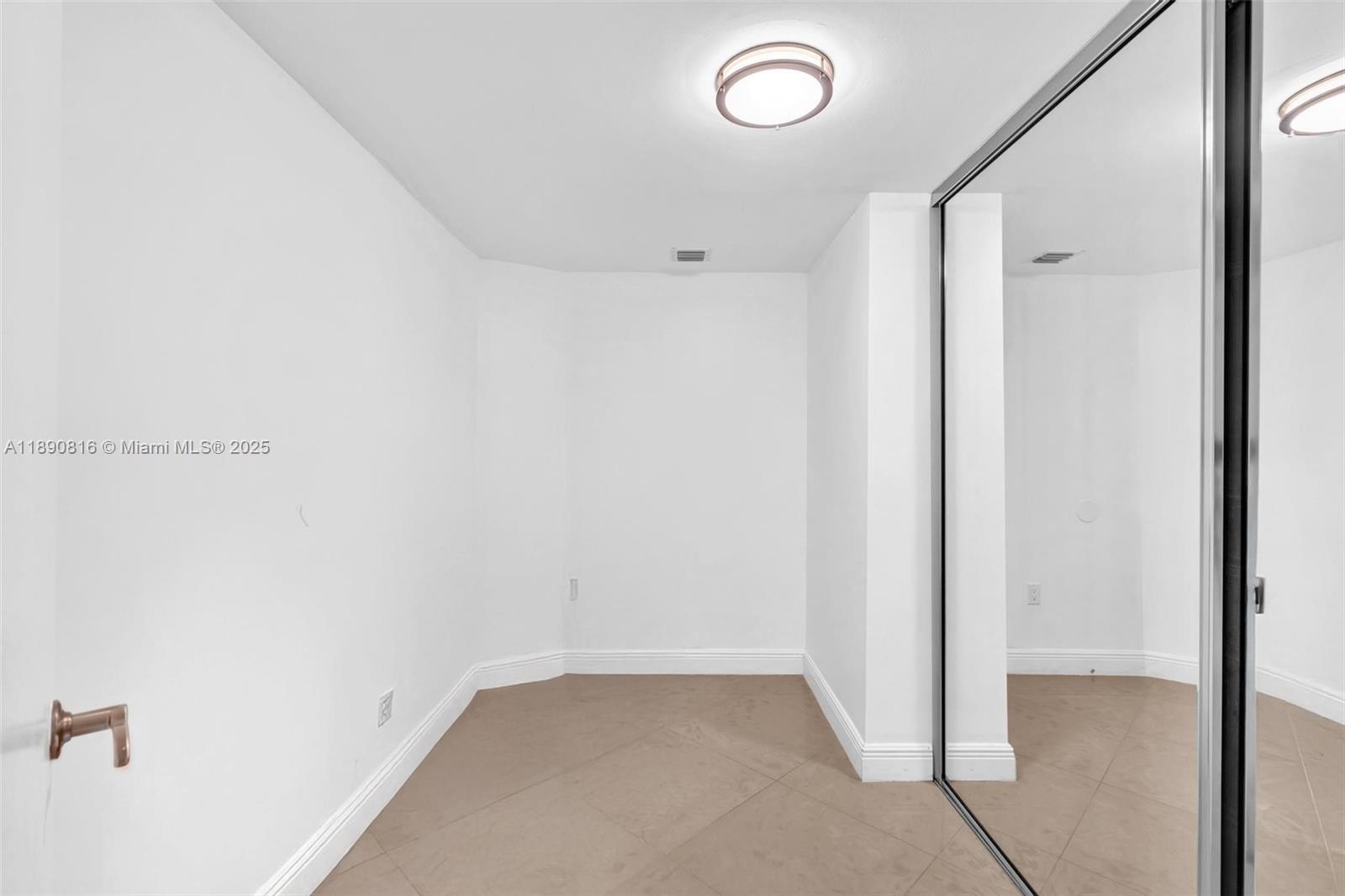 image Ocean Four Condo49