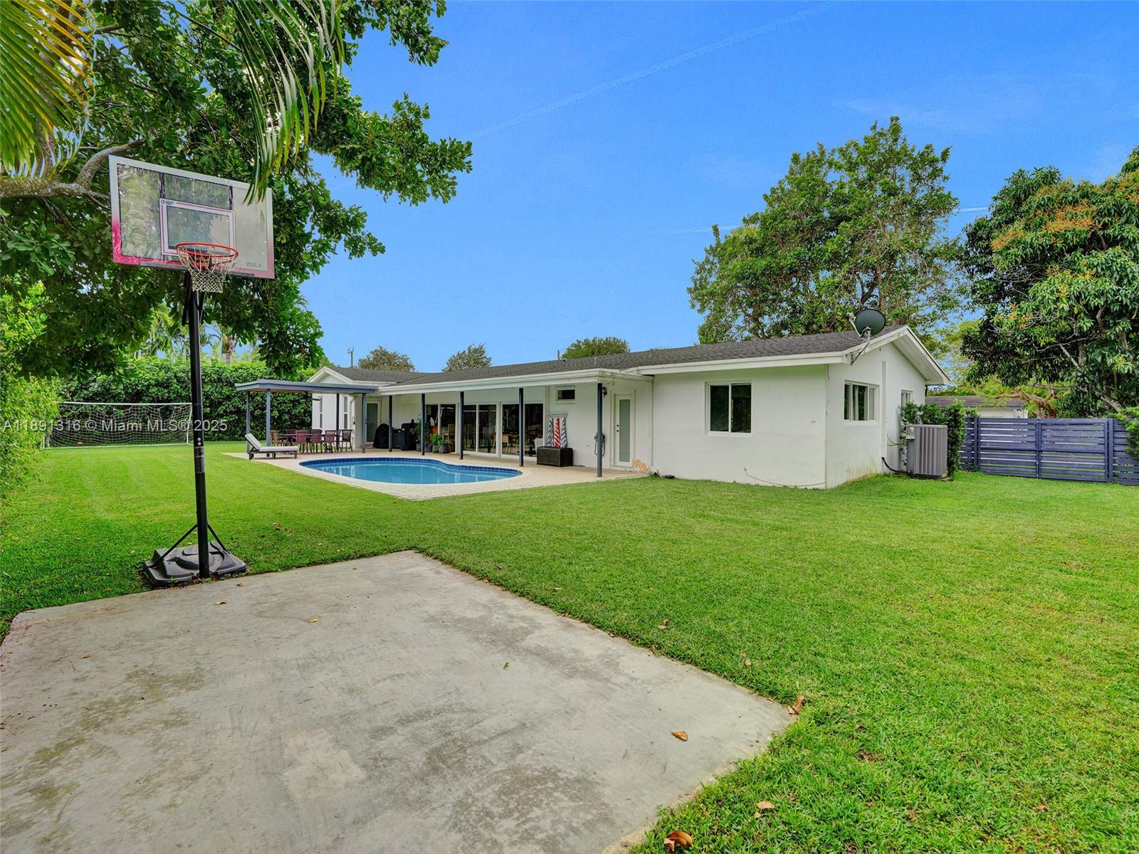 13555 SW 74th Ave #13555 Pinecrest, FL 33156