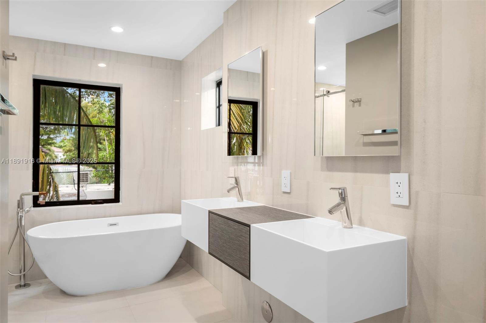 151 NE 43rd St Miami, FL 33137