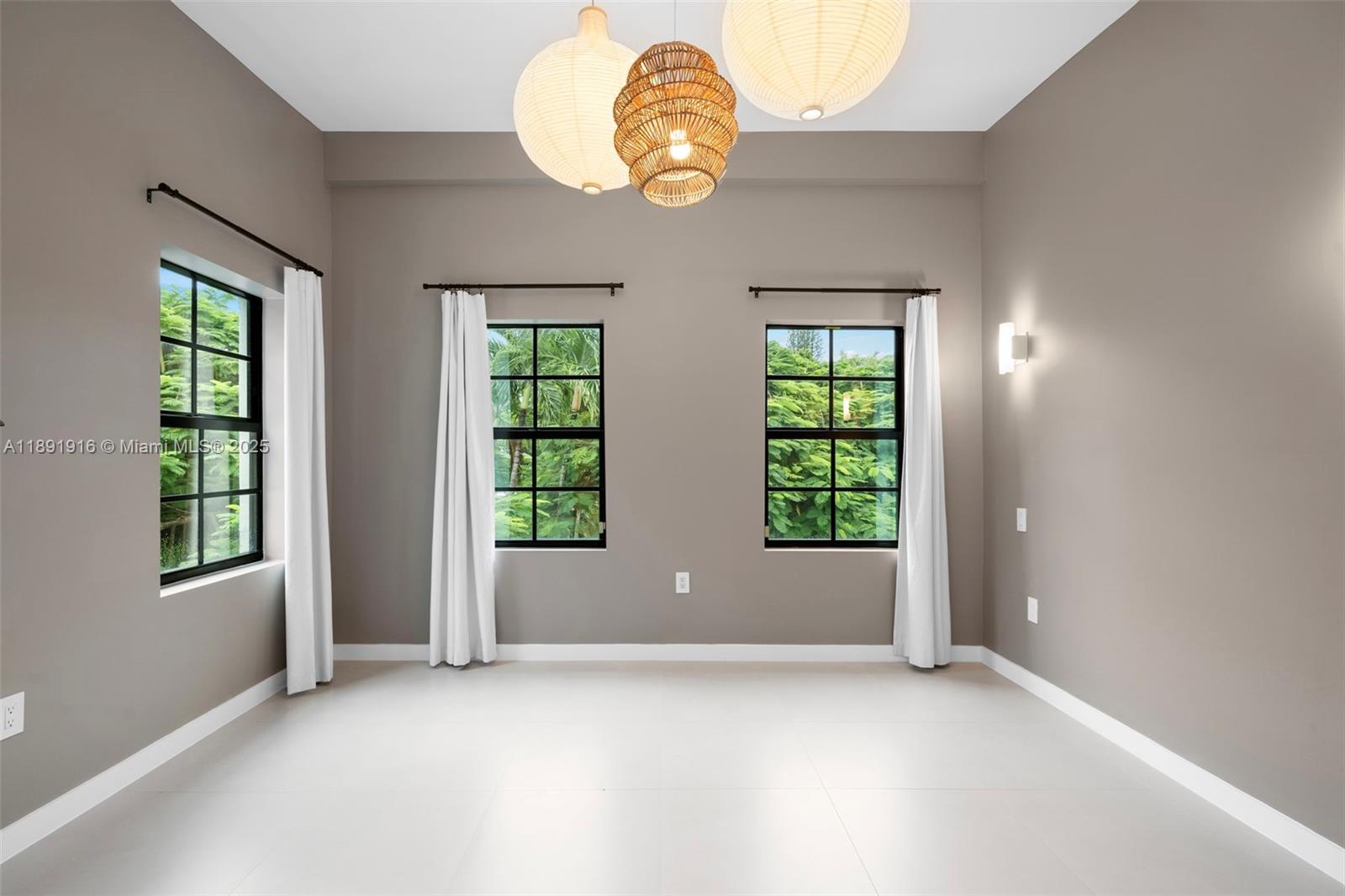 151 NE 43rd St Miami, FL 33137