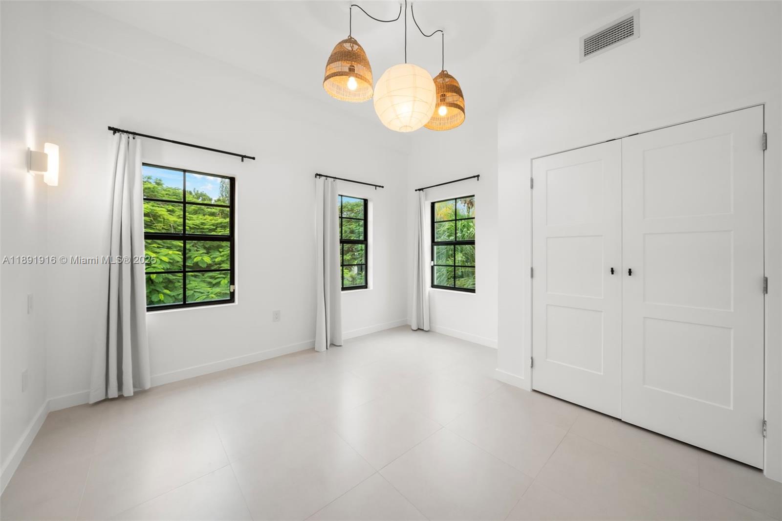 151 NE 43rd St Miami, FL 33137