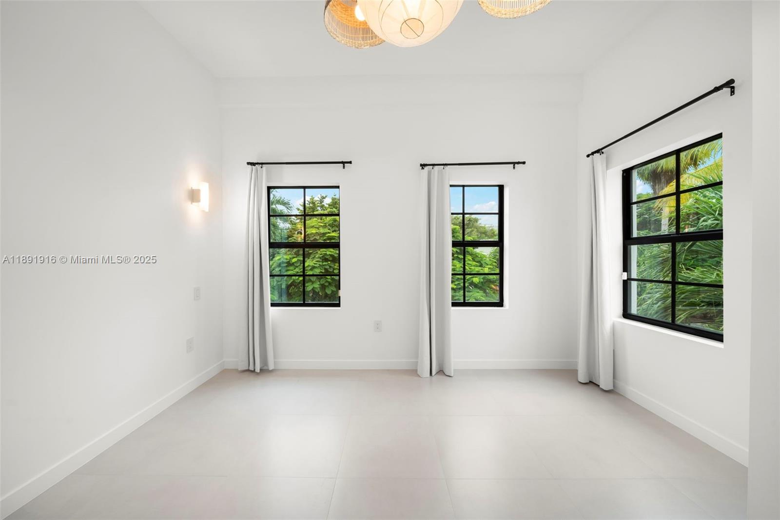 151 NE 43rd St Miami, FL 33137