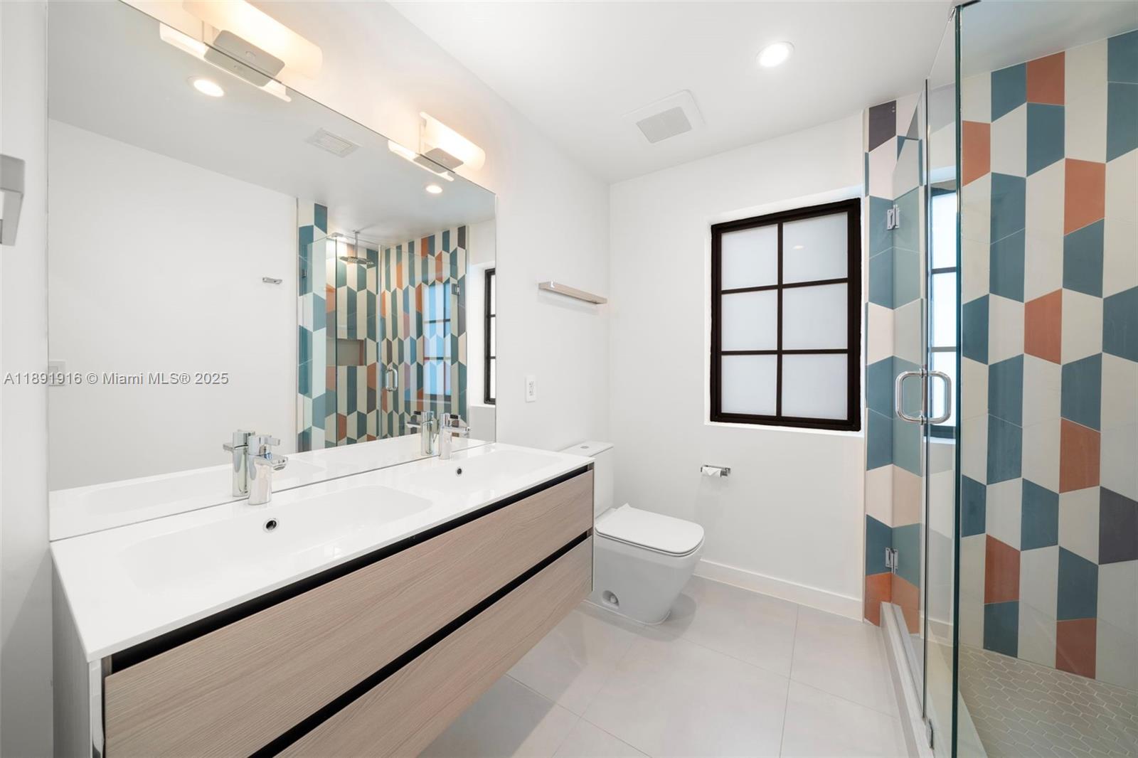 151 NE 43rd St Miami, FL 33137