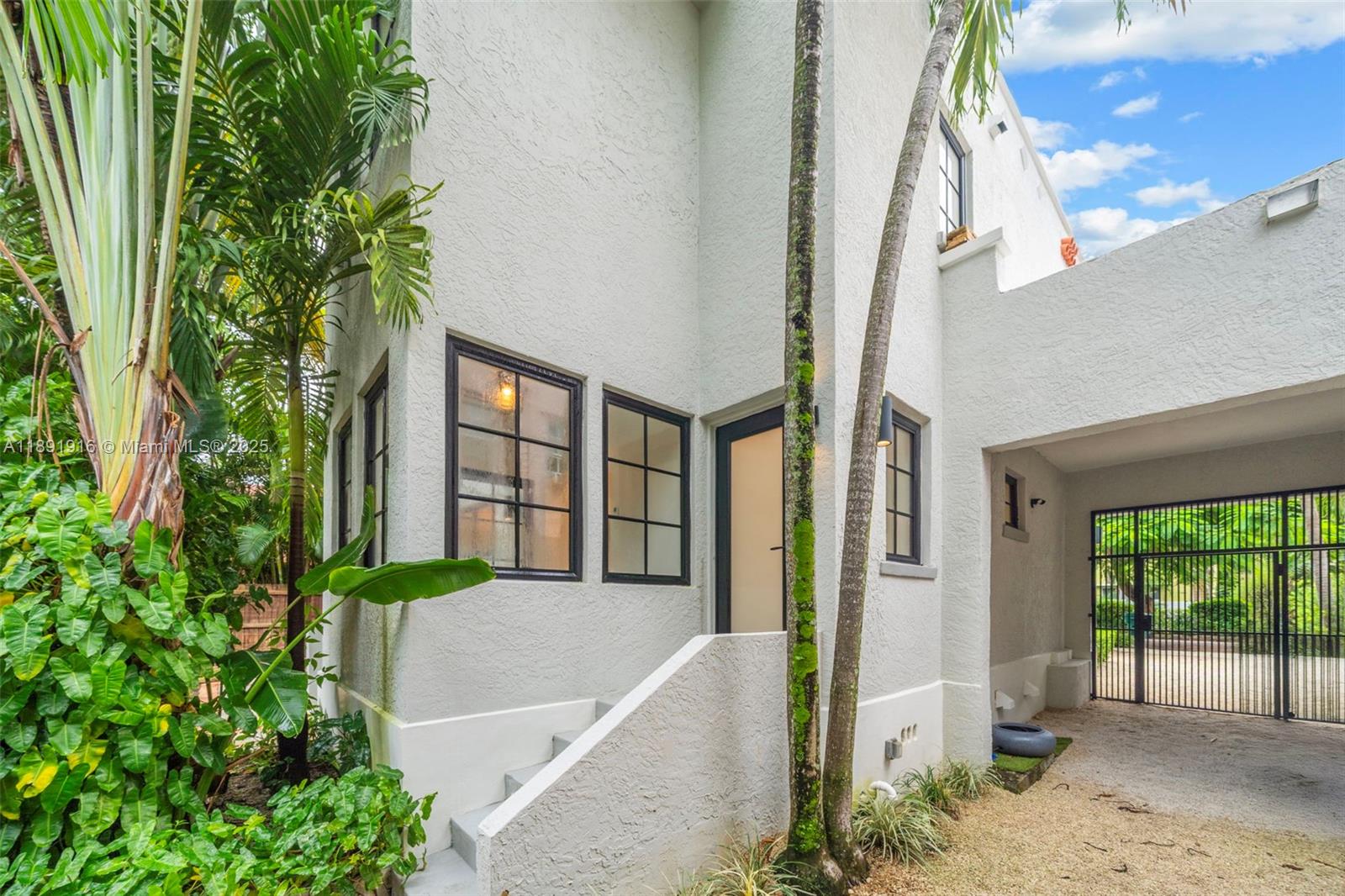 151 NE 43rd St Miami, FL 33137