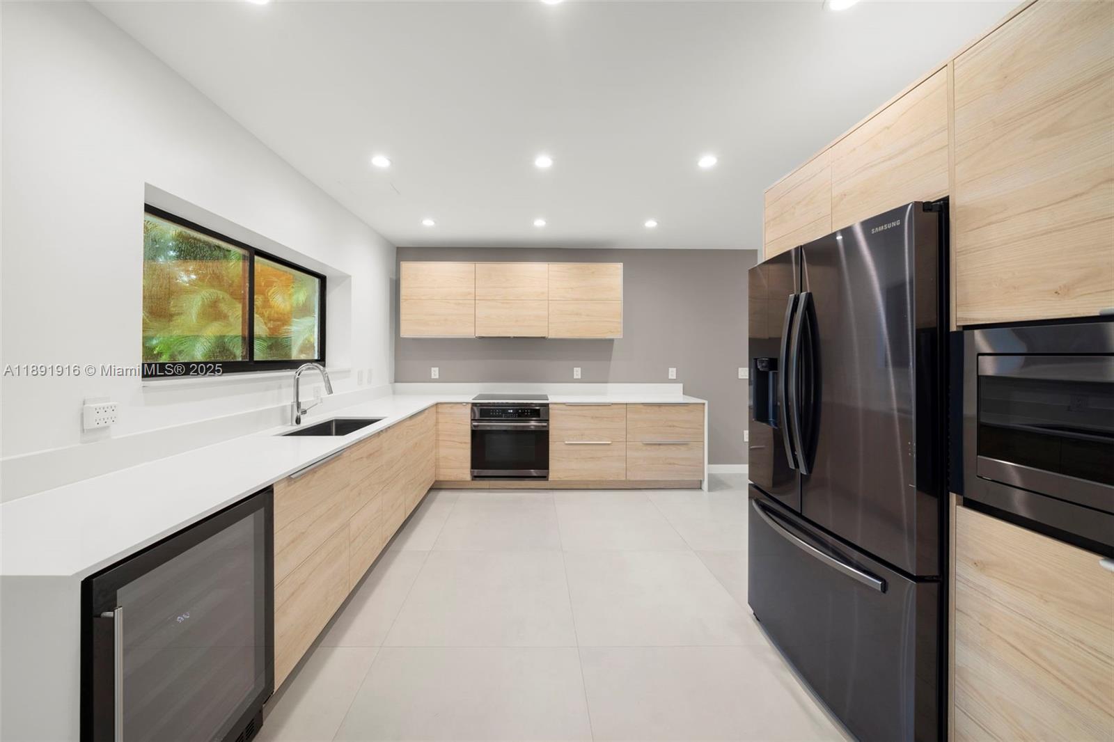 151 NE 43rd St Miami, FL 33137