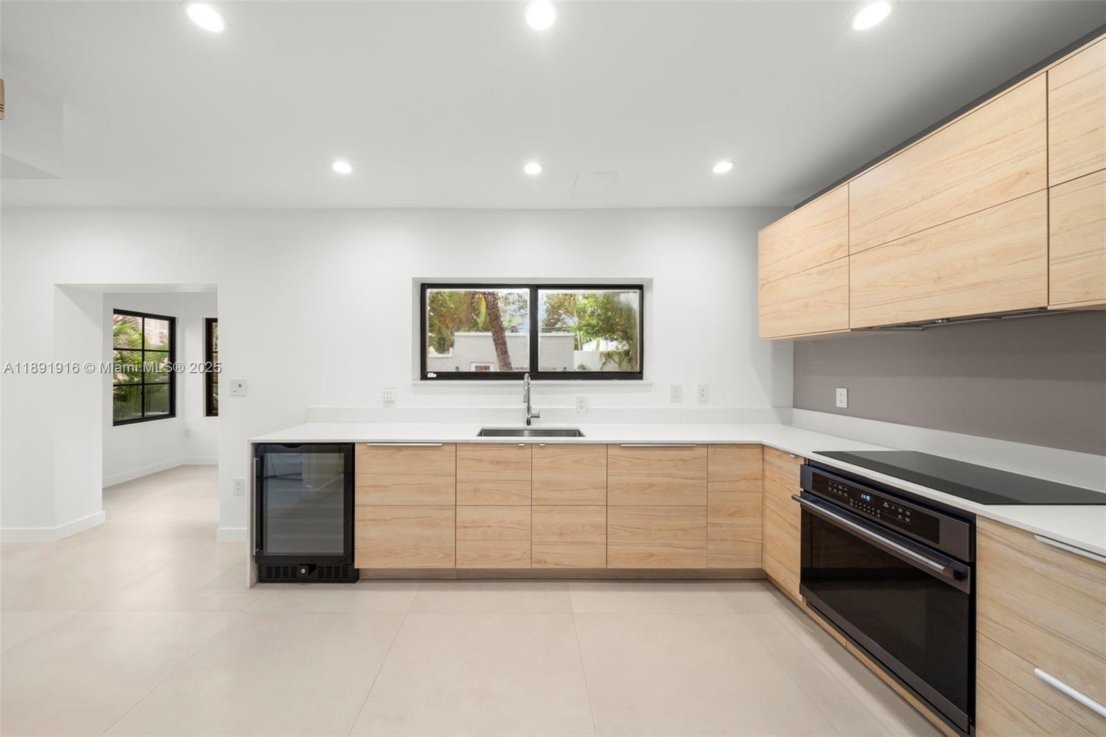 151 NE 43rd St Miami, FL 33137