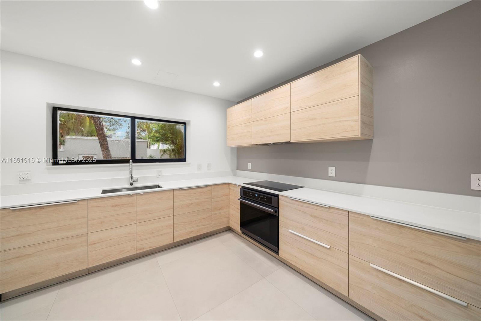 151 NE 43rd St Miami, FL 33137