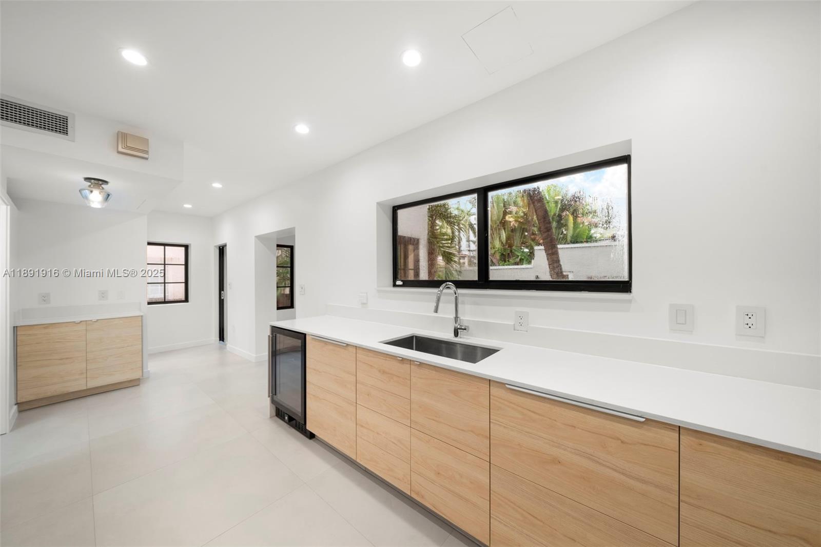 151 NE 43rd St Miami, FL 33137