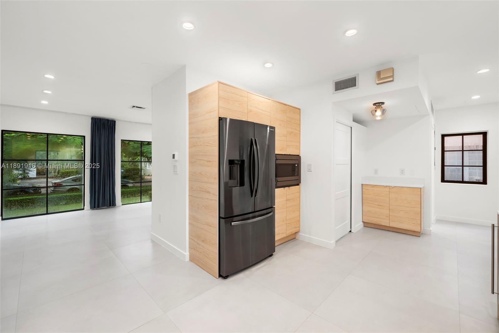 151 NE 43rd St Miami, FL 33137