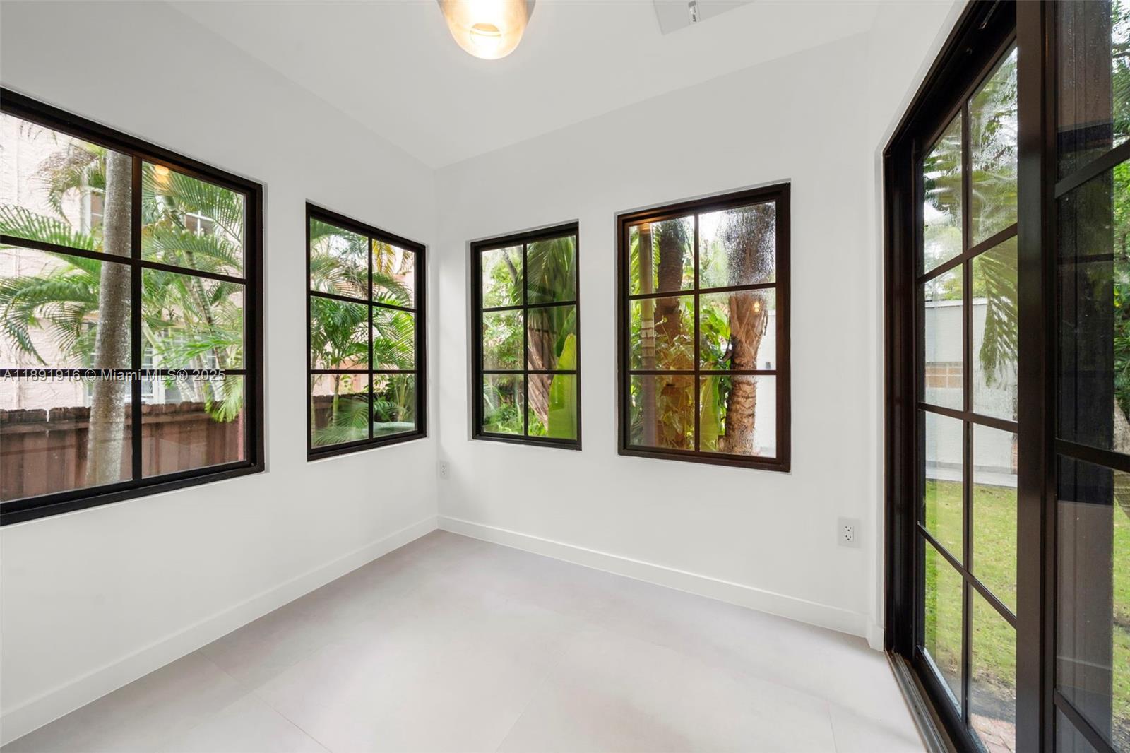 151 NE 43rd St Miami, FL 33137