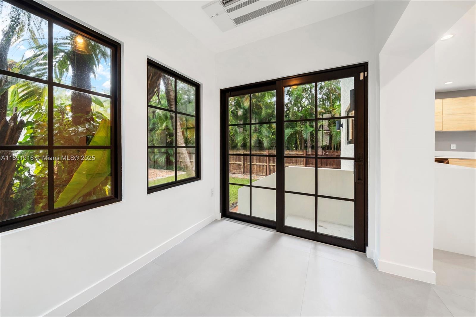 151 NE 43rd St Miami, FL 33137