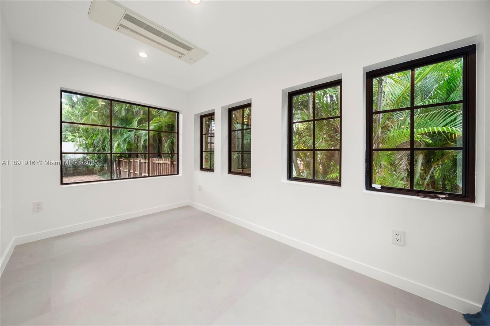 151 NE 43rd St Miami, FL 33137