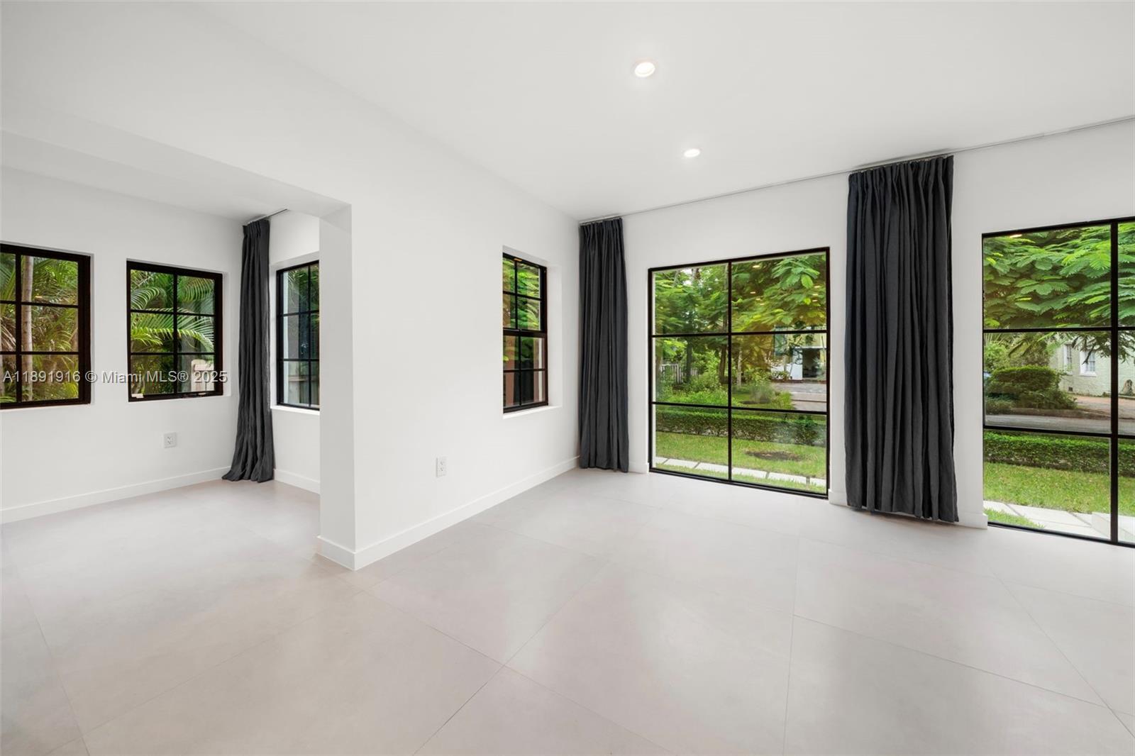 151 NE 43rd St Miami, FL 33137