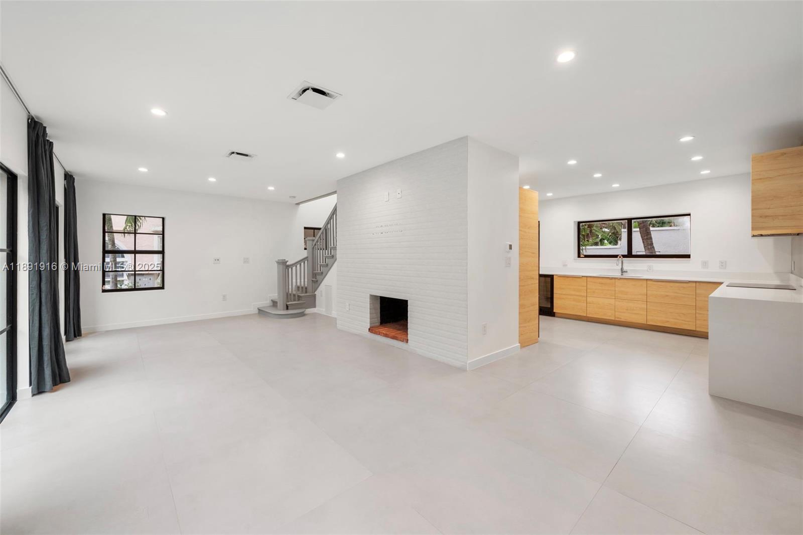 151 NE 43rd St Miami, FL 33137