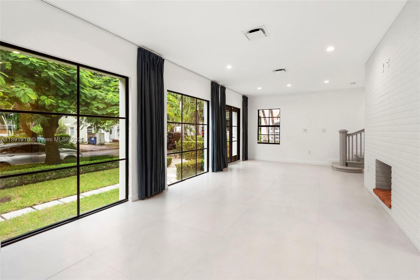 151 NE 43rd St Miami, FL 33137