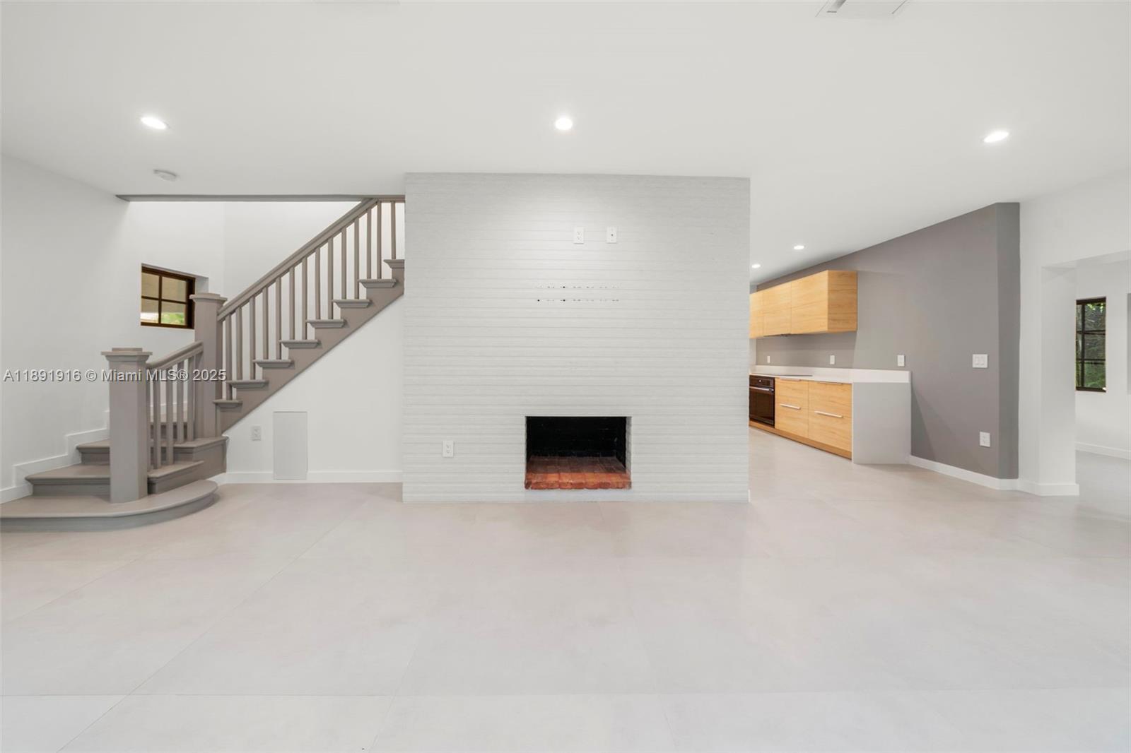 151 NE 43rd St Miami, FL 33137