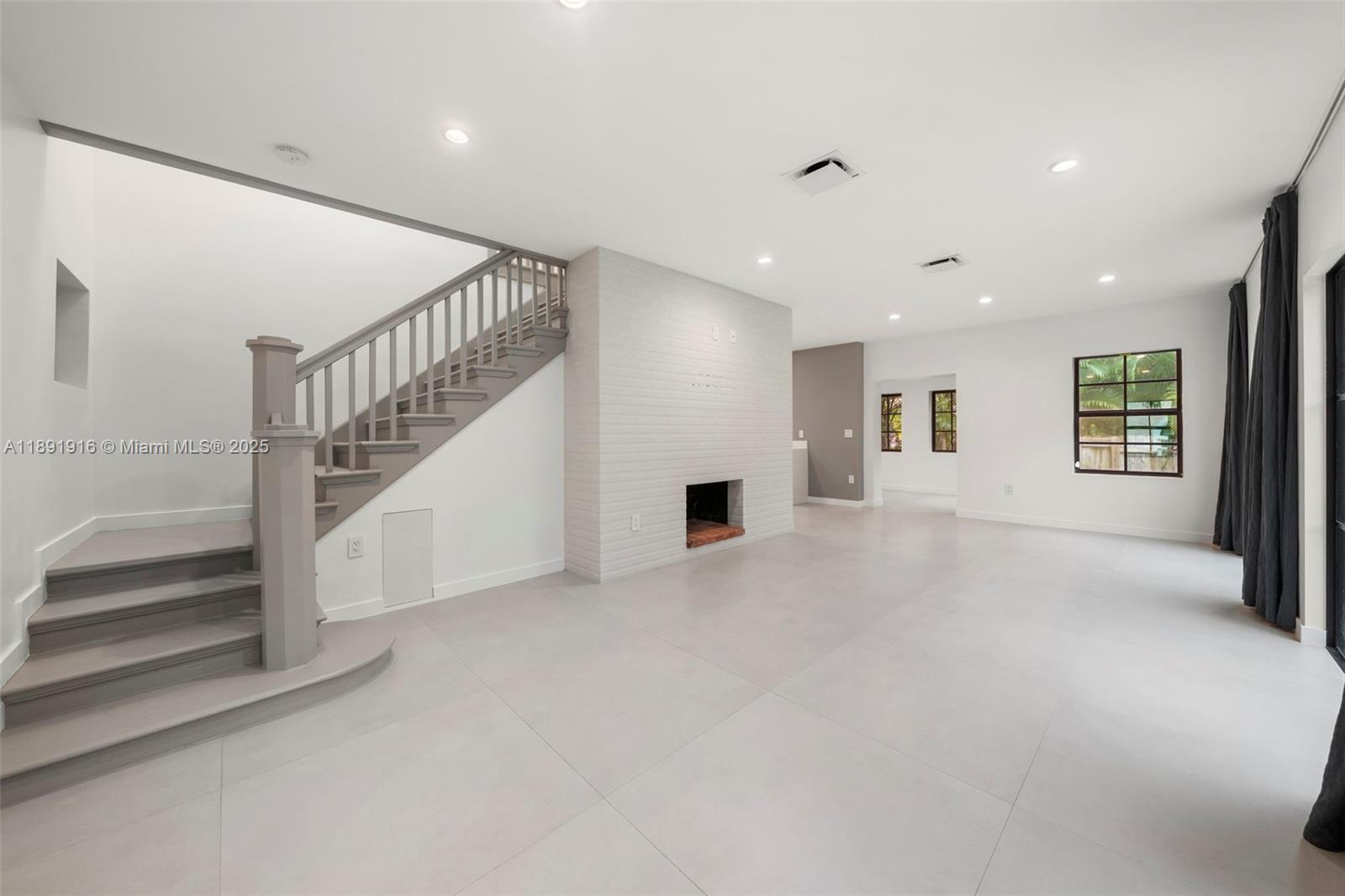 151 NE 43rd St Miami, FL 33137