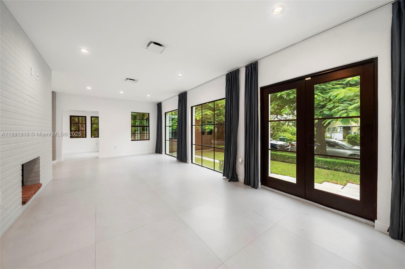 151 NE 43rd St Miami, FL 33137