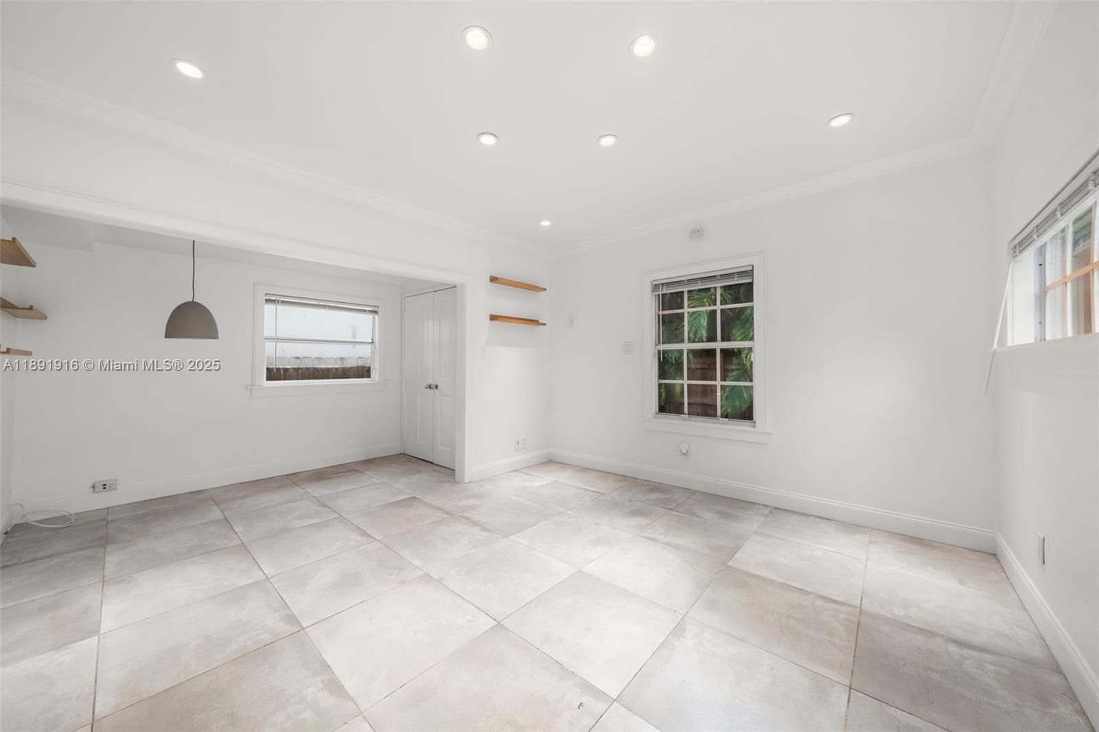 151 NE 43rd St Miami, FL 33137