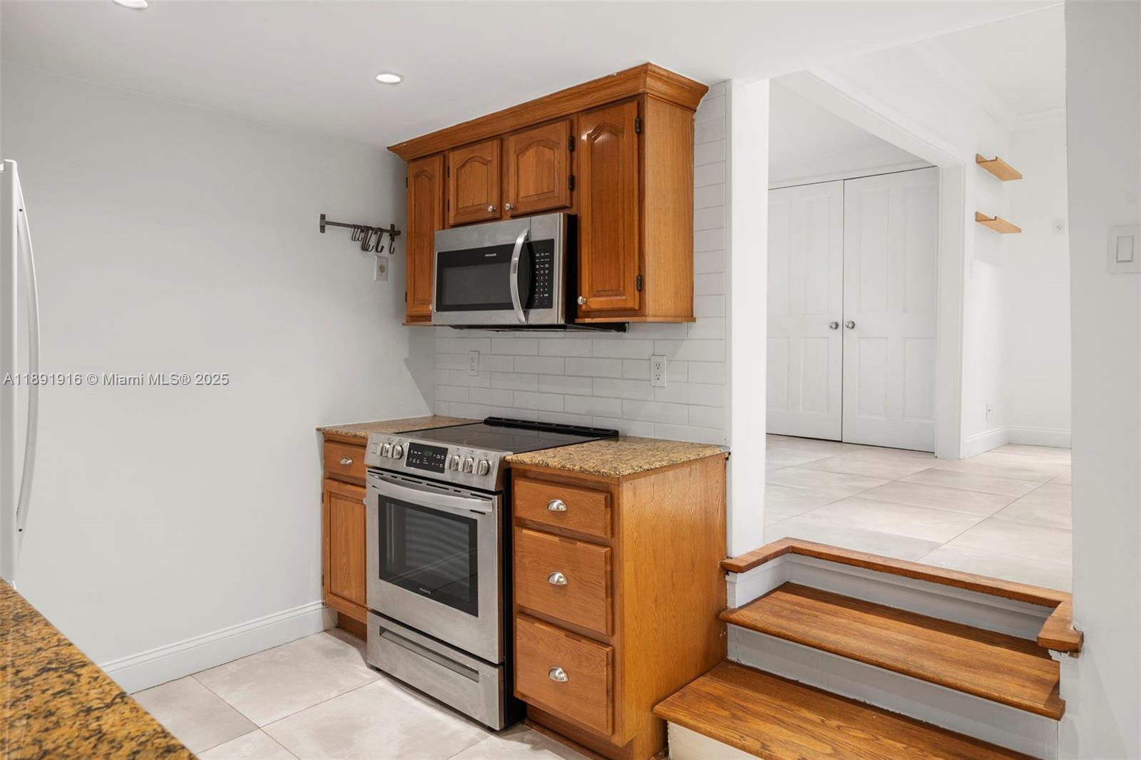 151 NE 43rd St Miami, FL 33137