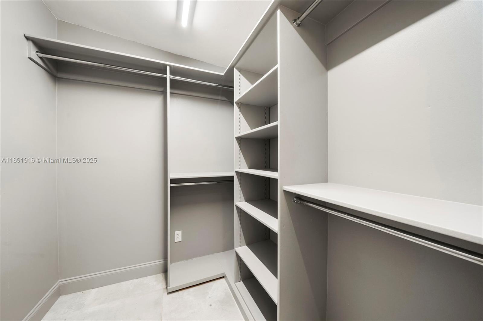 151 NE 43rd St Miami, FL 33137