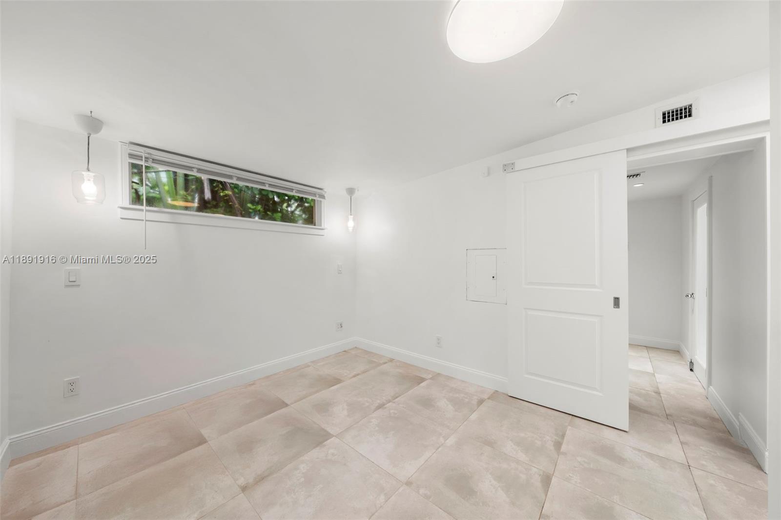 151 NE 43rd St Miami, FL 33137