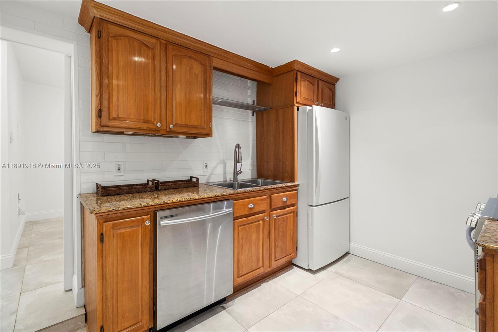 151 NE 43rd St Miami, FL 33137