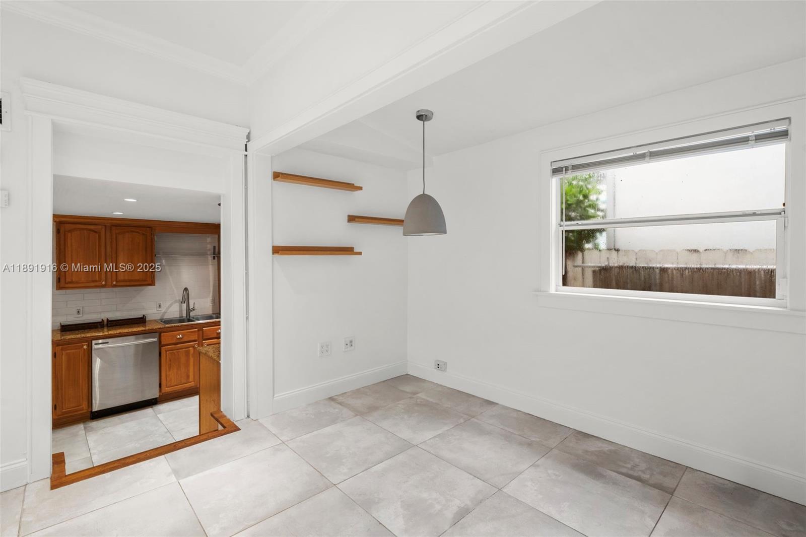 151 NE 43rd St Miami, FL 33137