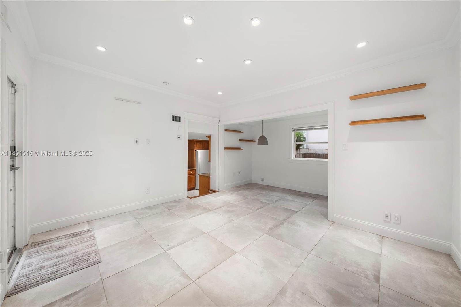 151 NE 43rd St Miami, FL 33137