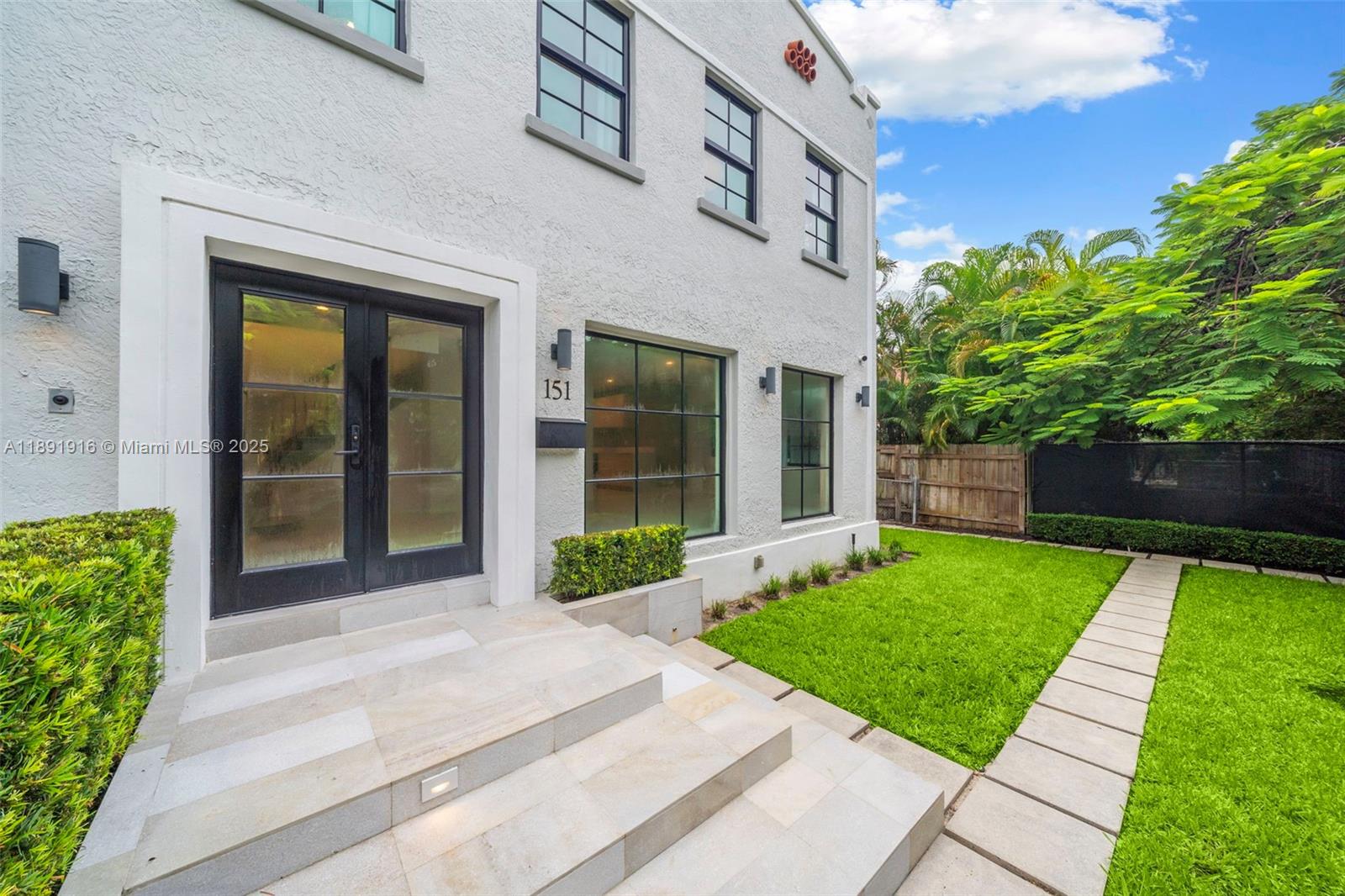 151 NE 43rd St Miami, FL 33137