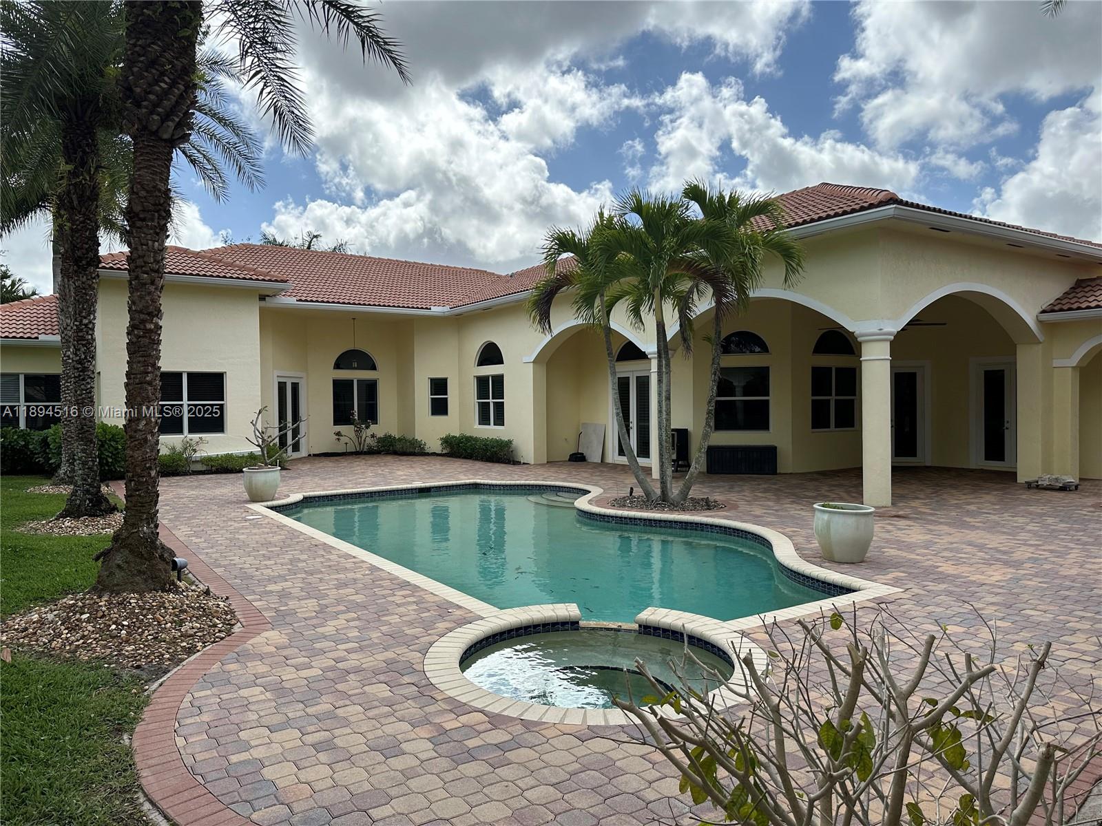 2273 Phoenix Ave Davie, FL 33324