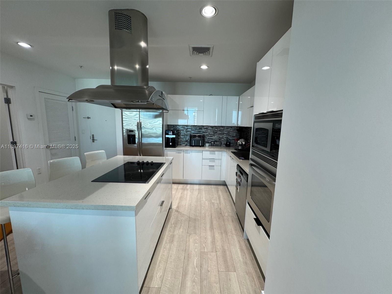 image Eloquence On The Bay Cond12