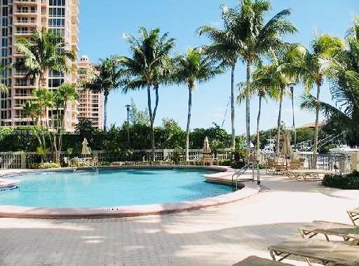 90 Edgewater Dr #505
