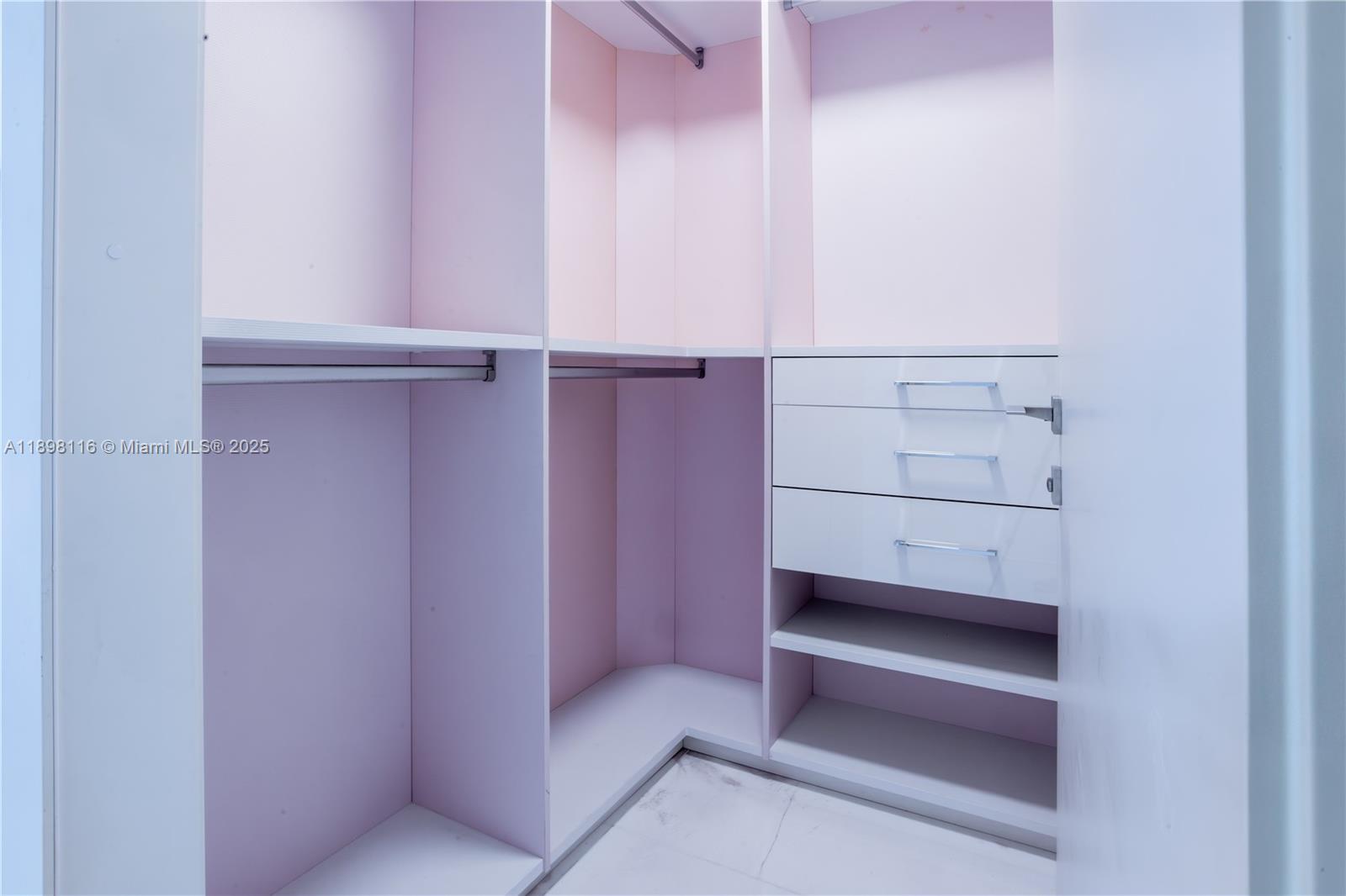 image Aston Martin Residences18