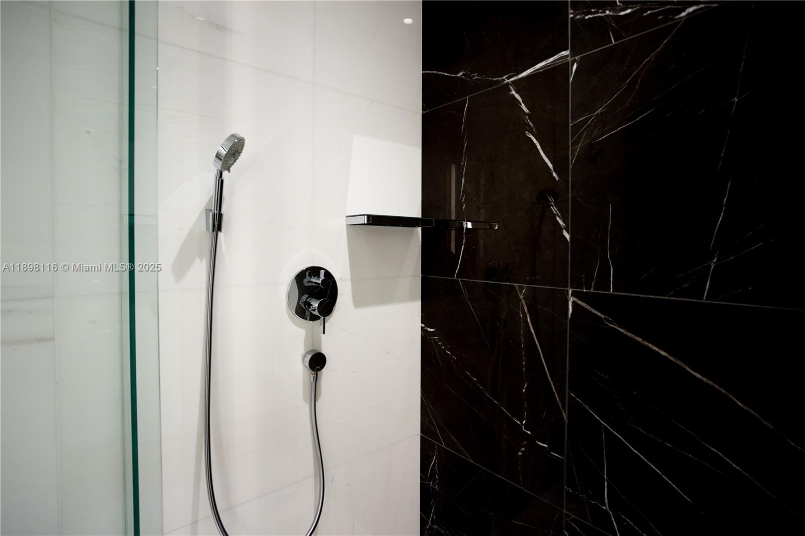 image Aston Martin Residences22