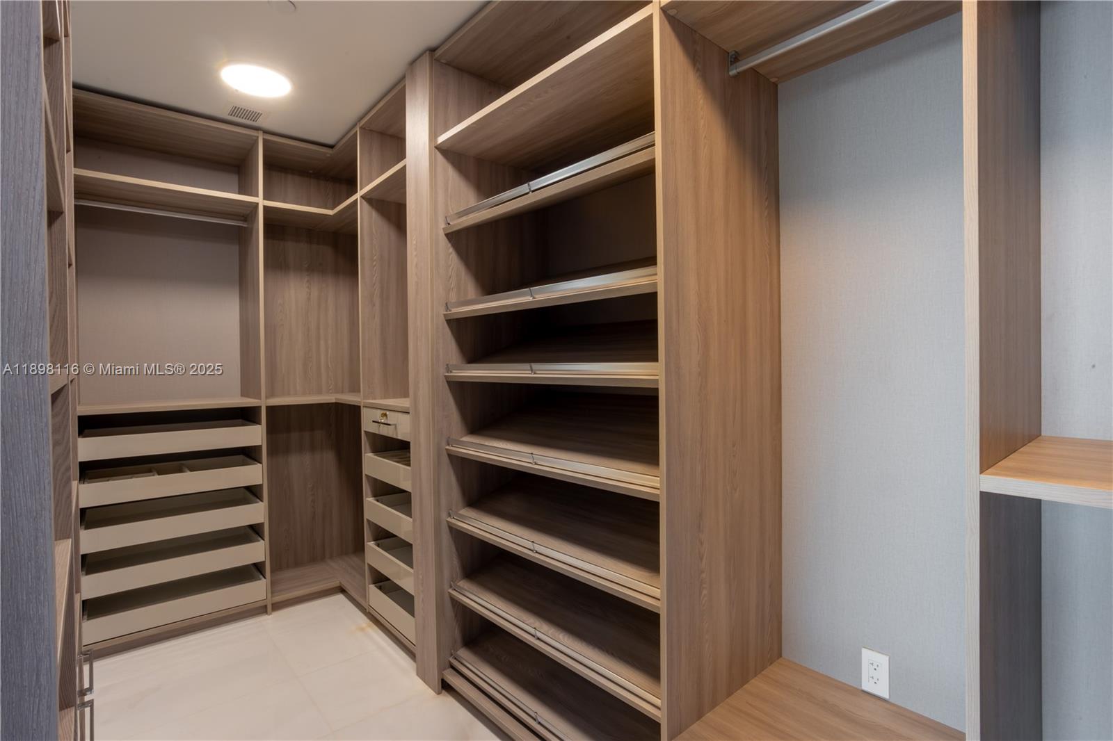 image Aston Martin Residences5