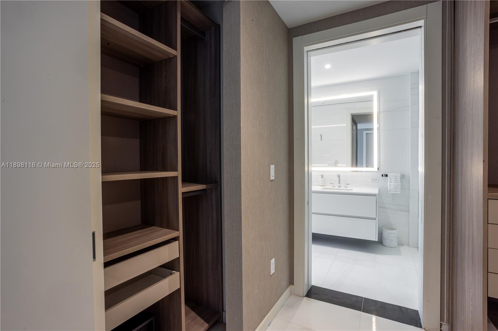 image Aston Martin Residences6