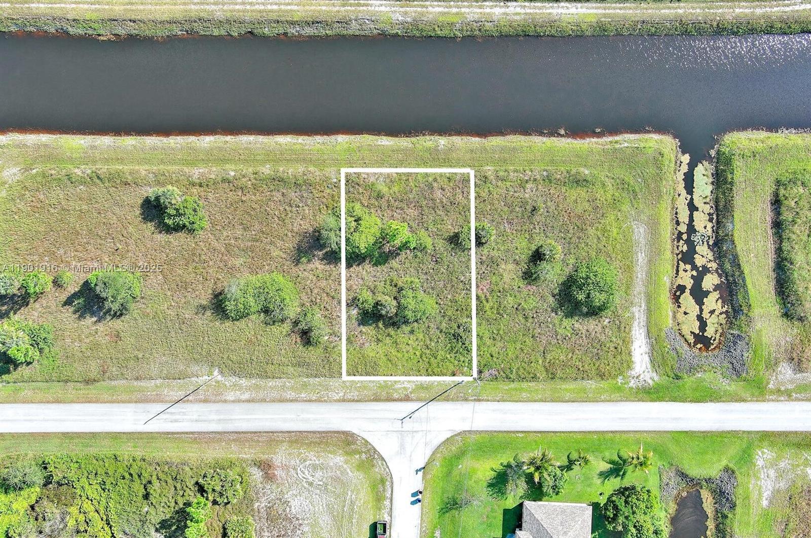 1134 Hudson St E Lehigh Acres, FL 33974