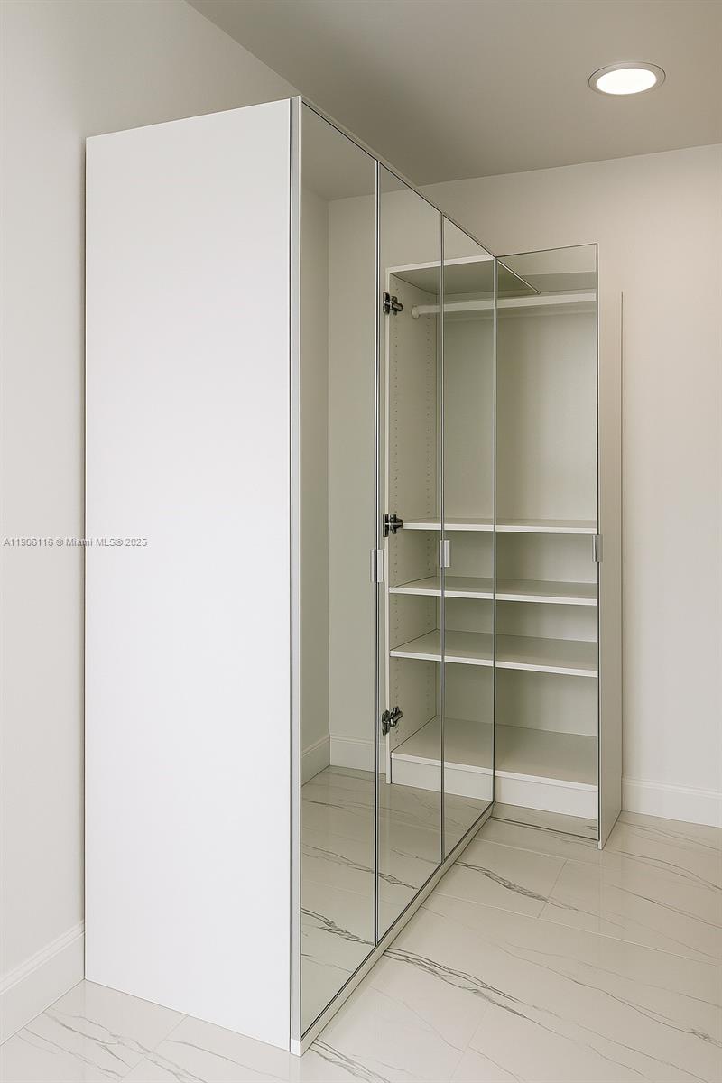 6900 Bay Dr #6C Miami Beach, FL 33141