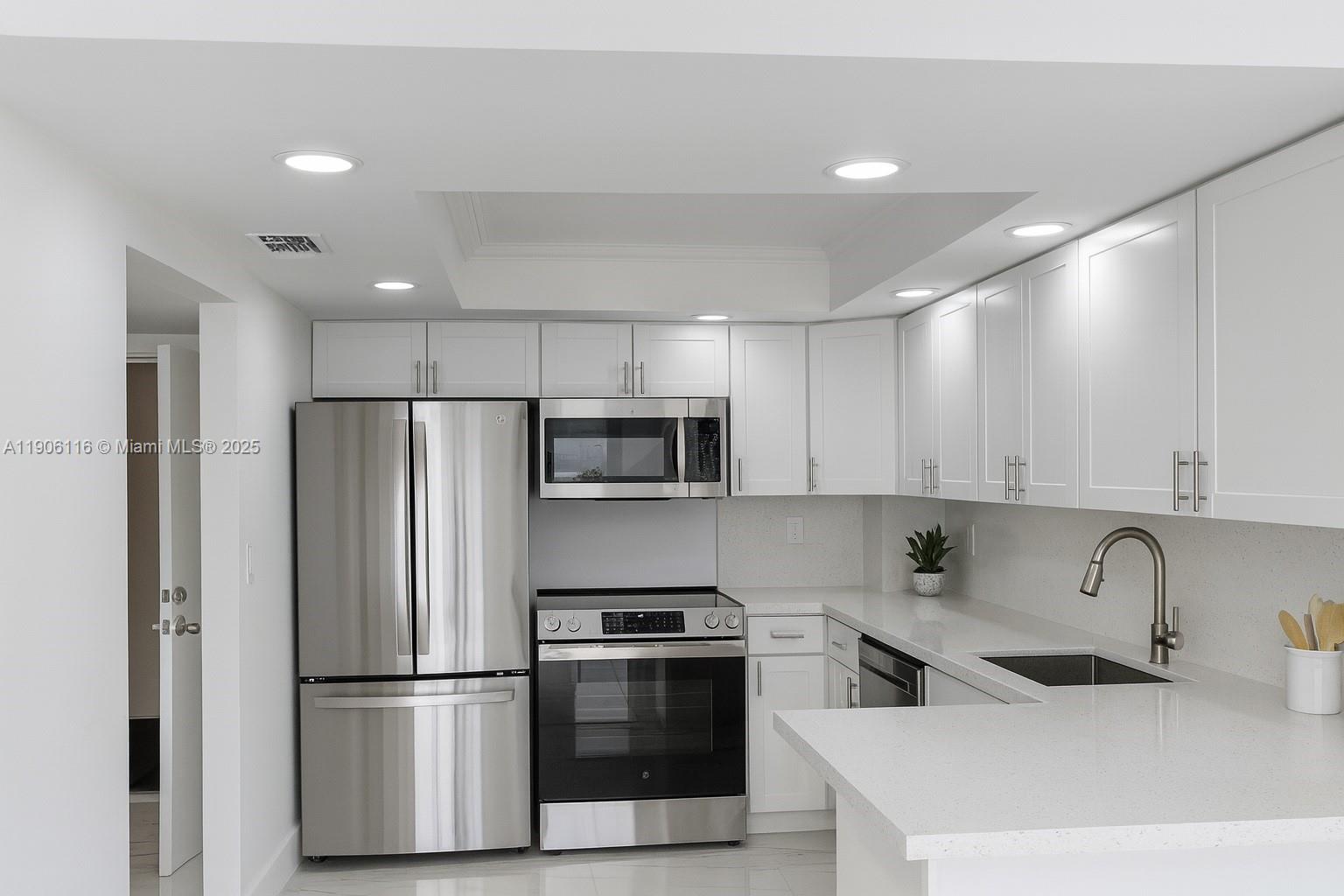 6900 Bay Dr #6C Miami Beach, FL 33141