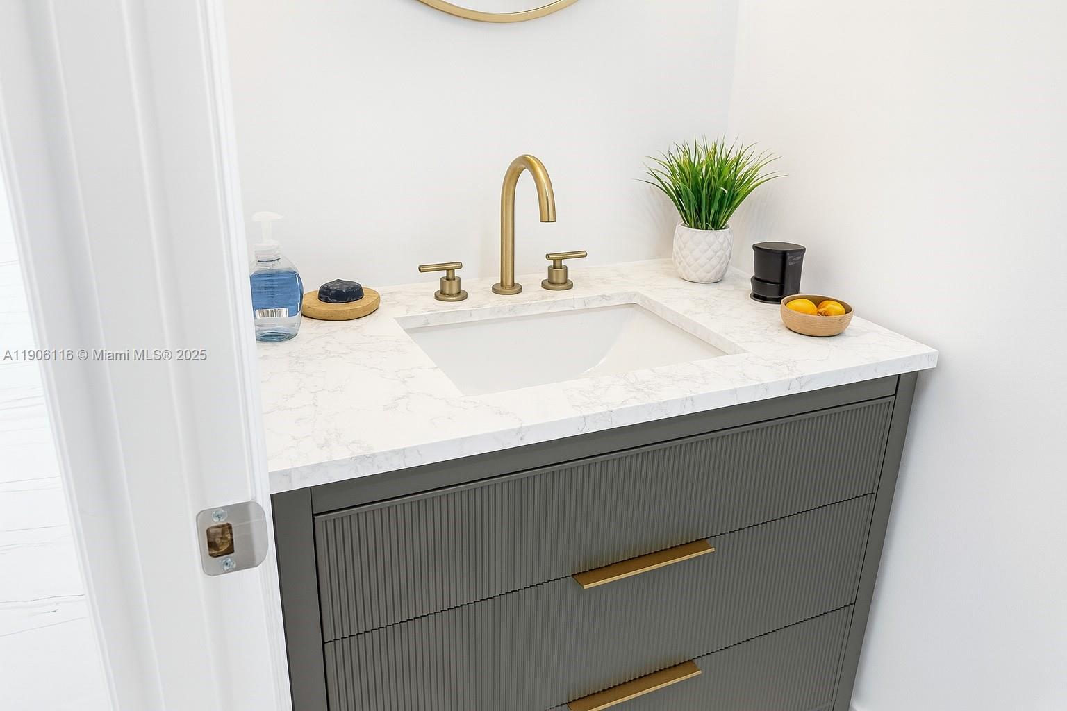 6900 Bay Dr #6C Miami Beach, FL 33141