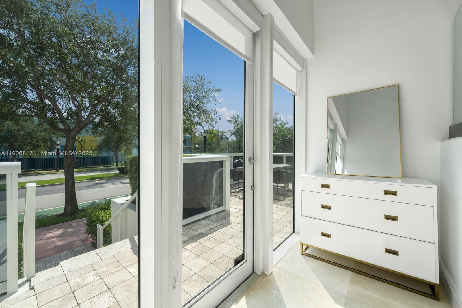 400 Alton Rd #TH-1A Miami Beach, FL 33139